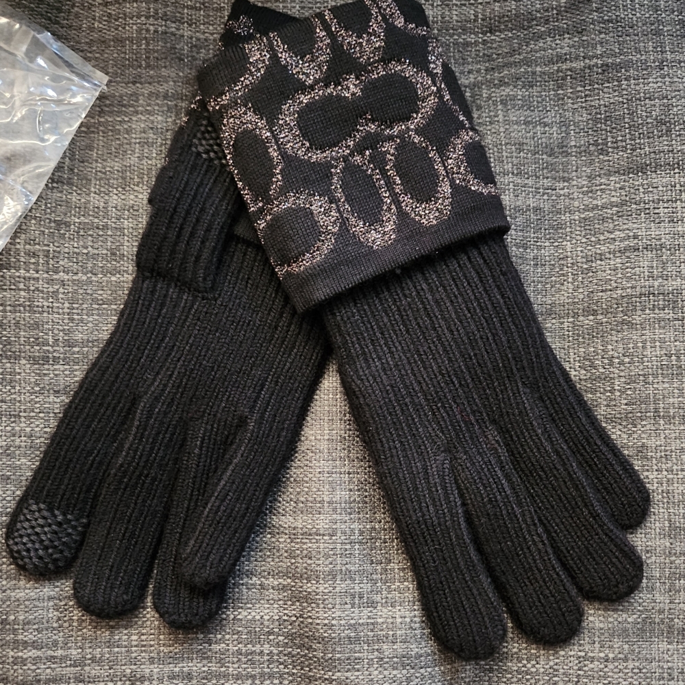 Coach winter gloves